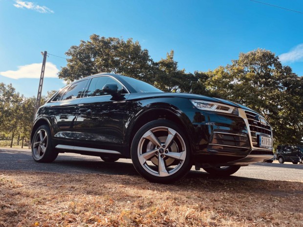 AUDI Q5 40 TDI Design quattro S-tronic Panoráma...