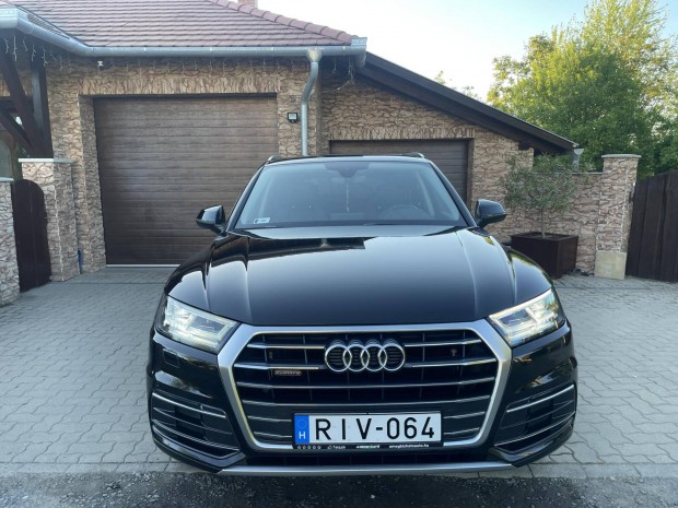 AUDI Q5 40 TDI Design quattro S-tronic Panoráma...