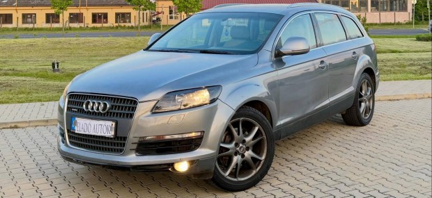 AUDI Q7 3.0 TDI DPF quattro Tiptronic ic / 7 SZ...
