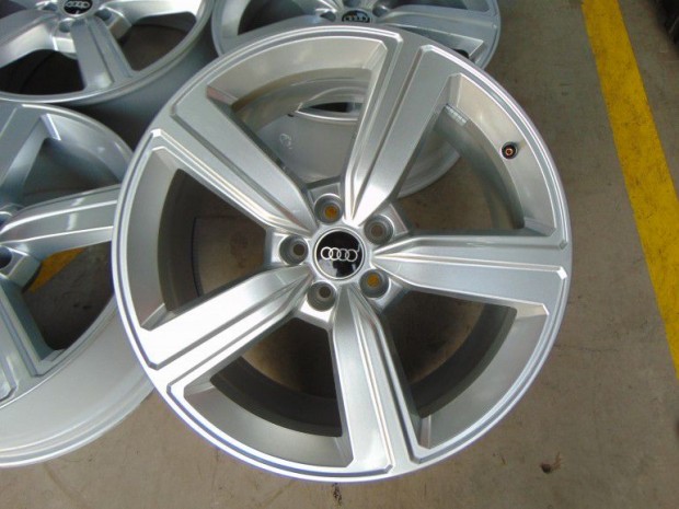 AUDI Q8 (2019-) Felni