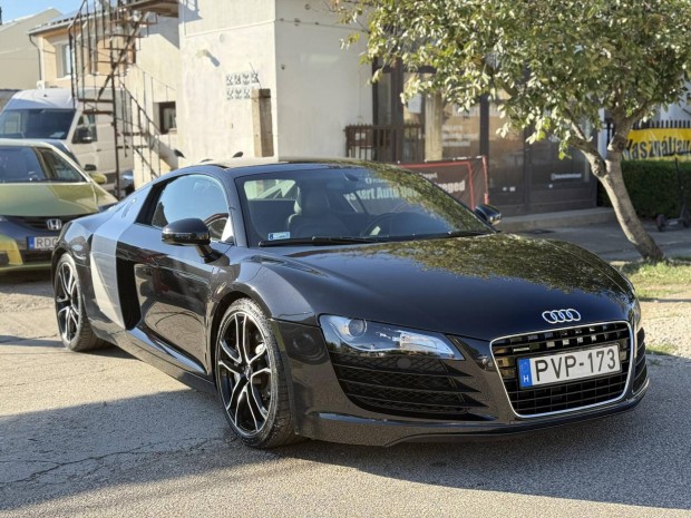 AUDI R8 Coup 4.2 V8 quattro R-tronic 86Ezer KM...