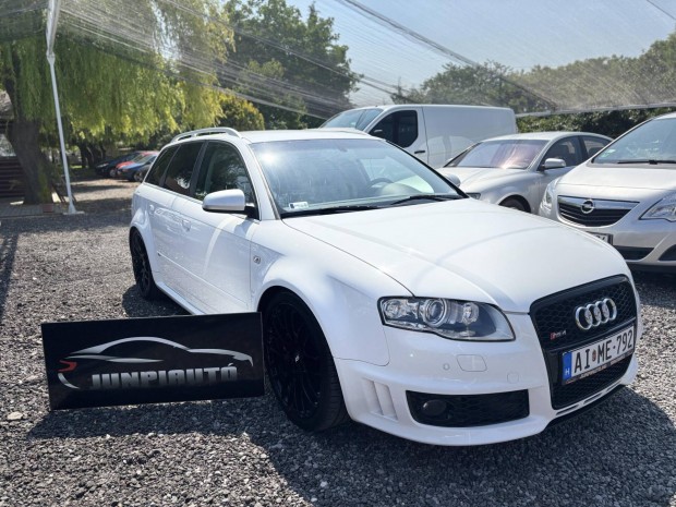 AUDI RS4 4.2 Álomautó Különlegeseknek Megfoghat...