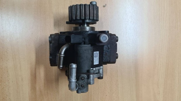 AUDI VW 1.6 TDI nagynyomású szivattyú 03L130755E