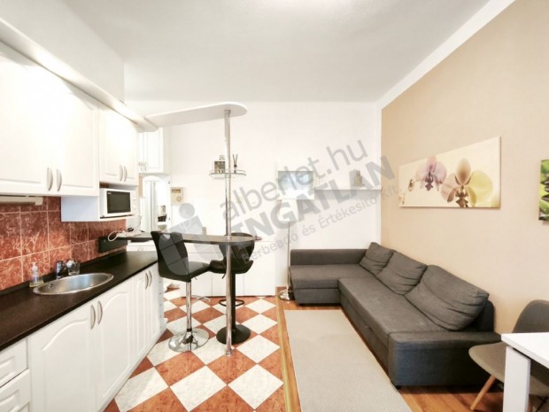 AVAR UTC�BAN KIAD� 2 SZOB�S,FEL�J�TOTT,BERENDEZETT, KLIMATIZ�LT LAK�S!