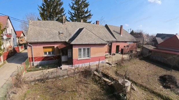 AZONNAL K�LT�ZHET� 3+1 szob�s csal�di h�z remek �ron elad�