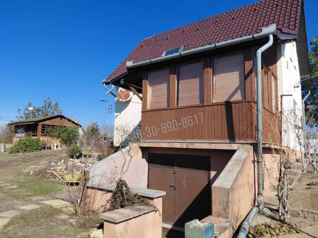 AZONNAL K�LT�ZHET�! 105_fea