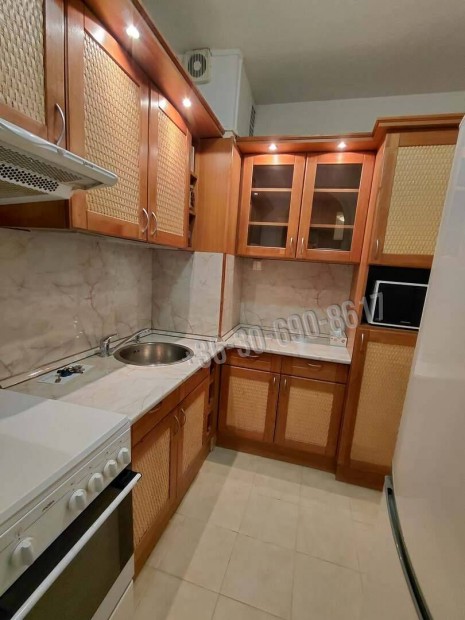 AZONNAL K�LT�ZHET�! 107_fea