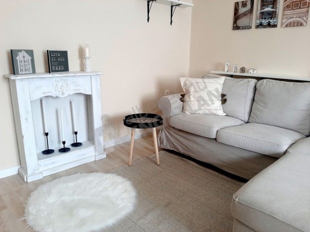 A 8 ker�leti Bauer S�ndor utc�ban k�t szob�s lak�s kiad�!