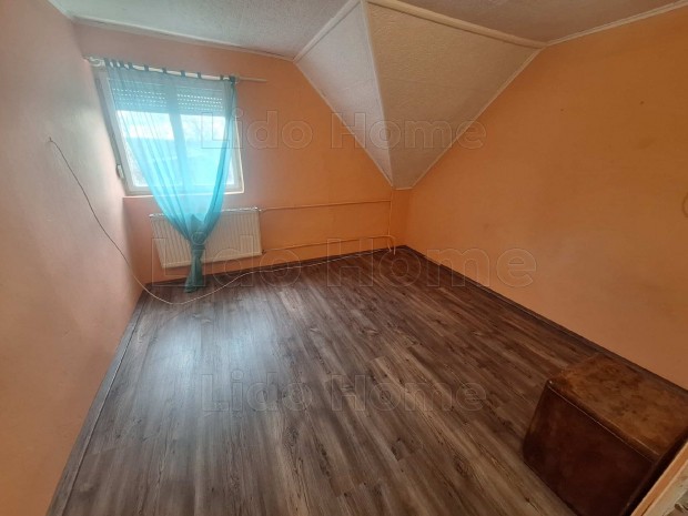 A Deseda t� k�zel�ben Somogyaszal�ban kiad� csal�di h�zr�sz!