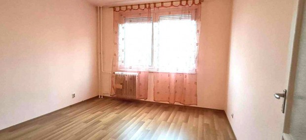 A Gyergyó utcán, 71 nm-es, 3.emeleti , 3 szobás, erkélyes lakás