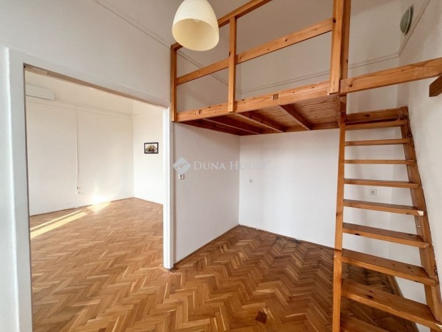A H�s�k ter�n 2 szob�s, gal�ri�s polg�ri lak�s, kl�m�val