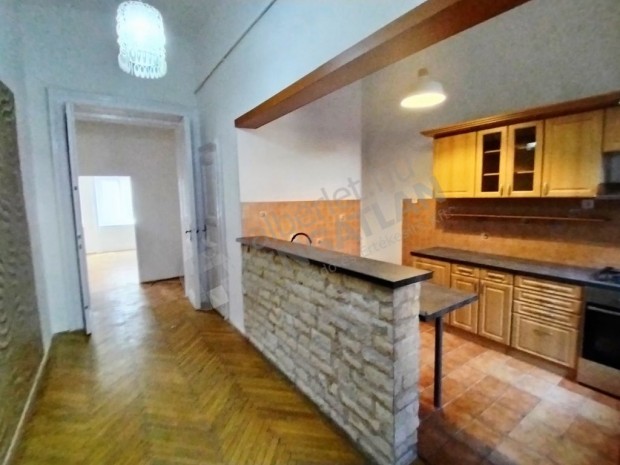 A Kir�ly utc�ban kiad� egy 2 szob�s, KLIMATIZ�LT, �RES ingatlan!