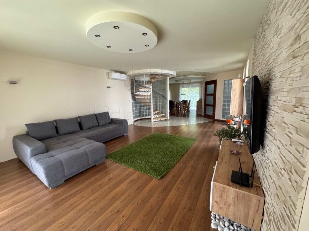 A NYUGALOM O�ZISA SI�FOKON