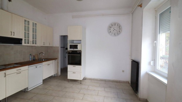 A Szab� Mikl�s utc�ban, 3 szob�s, erk�lyes lak�s kiad�!