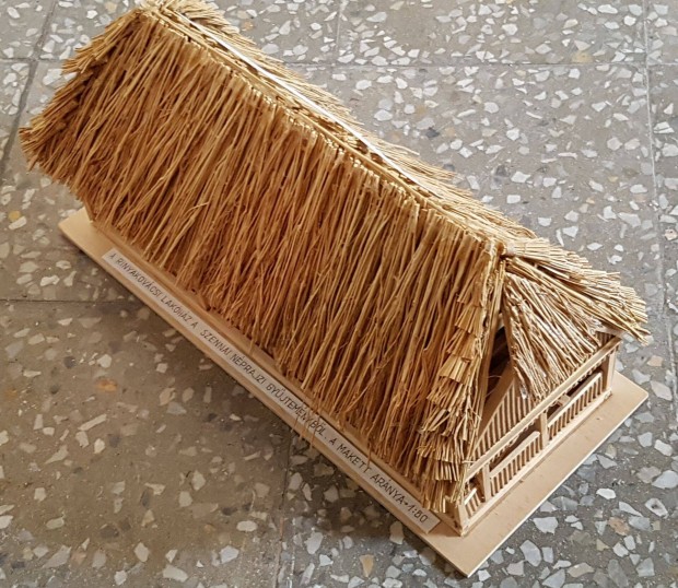 A Zselici T�jv�delmi K�rzet n�pi �p�t�szeti eml�ke makettk�nt elad�