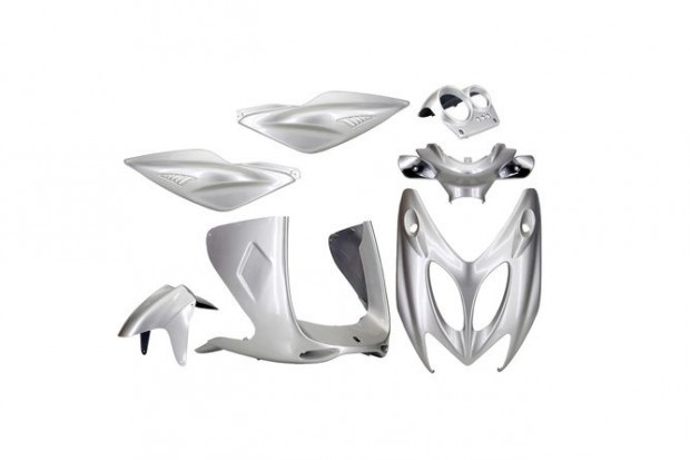 A burkolatkészlet 7 db ezüstszürke Yamaha Aerox 2013 előtti