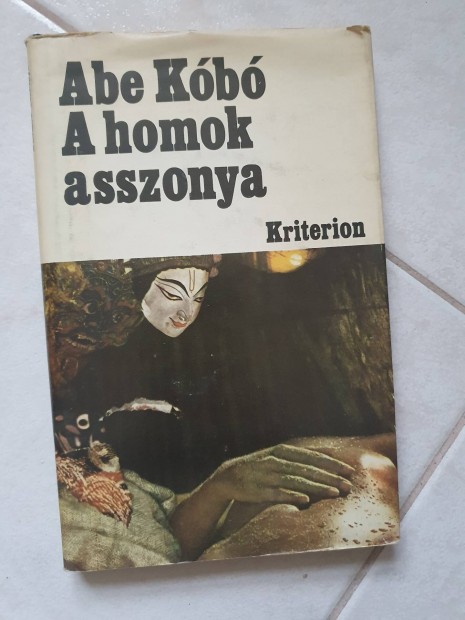 A homok asszonya regny