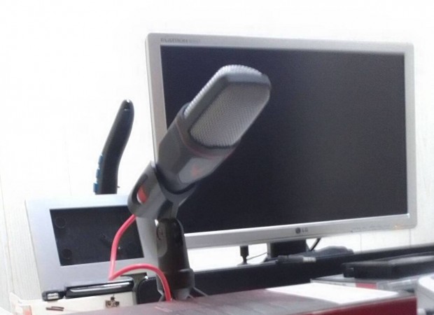 A kpen lthat pro-gamer mikrofon gyri llapotban dobozban
