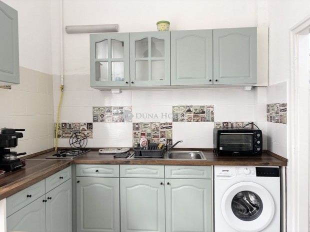 A nagytemplom k�zel�ben polg�ri �p�letben