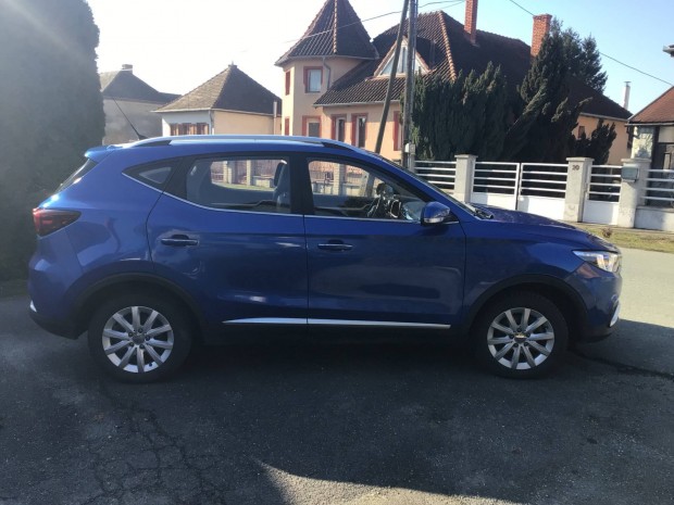 A napelem-el rendelkez�k ingyenes v�rosi aut�ja