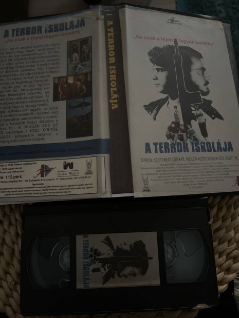 A terror iskolja vhs