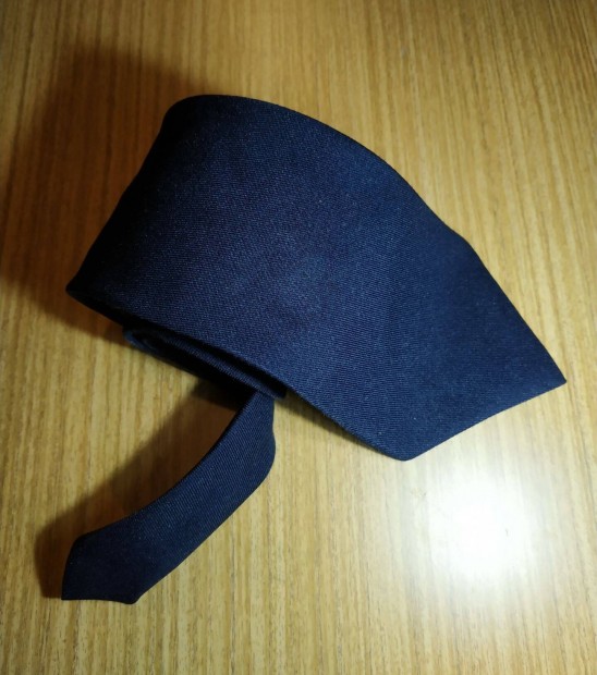 A vilg legegyszerbb sttkk nyakkendje, 150*9 cm, hibtlan, noname