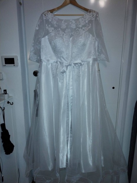 A-vonalú esküvői ruha méretprobléma miatt eladó