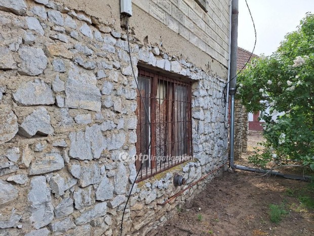 Ab�dszal�ki 145 nm-es h�z elad�