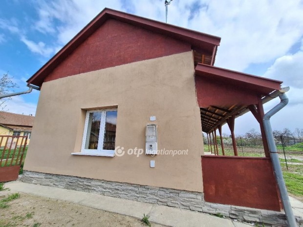 Ab�dszal�ki elad� 53 nm-es h�z