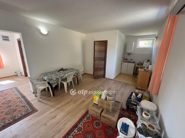 Ab�dszal�ki elad� 62 nm-es h�z