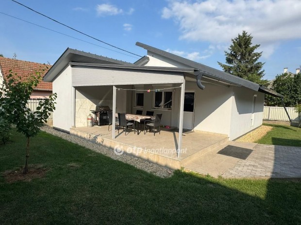 Ab�dszal�ki elad� 72 nm-es h�z