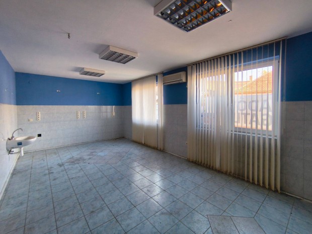 Abas�r k�zponti r�sz�n, 434 nm-es, t�bbfunkci�s ingatlan elad�!