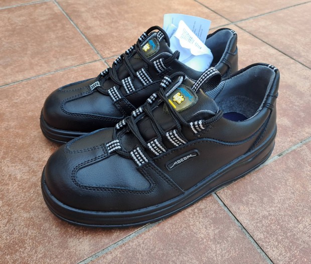 Abeba új, cimkés munkavédelmi acélbetétes bőr cipő 39