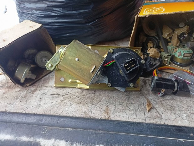 Ablak t�rl� �j Lengyel gy�rtm�ny� 