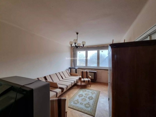 Abszolút belvárosában egy 85 m2-es lakás + 12 m2-es garázs!