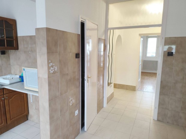 Abszolút belvárosi 4 szobás lakás, garázs, parkoló, zárt kerttel