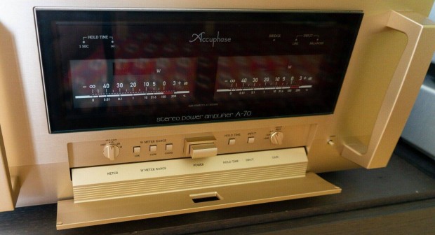 Accuphase A70