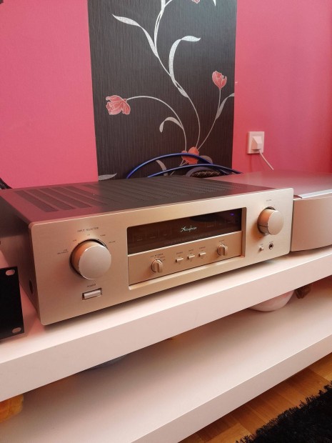 Accuphase E-210