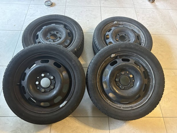 Acél felni 15 colos Mercedes gyári acélfelni gumikkal