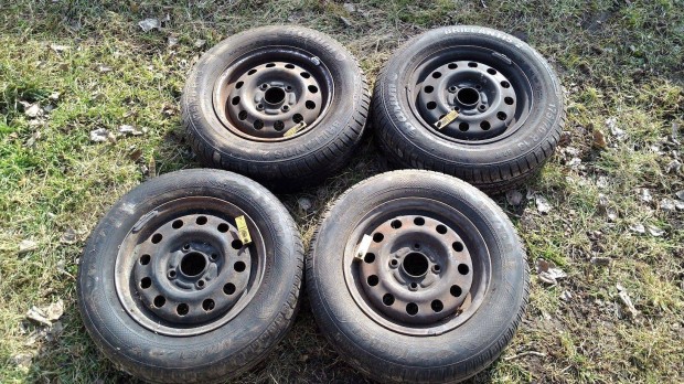 Acél felnin autógumi eladó Ford Escort