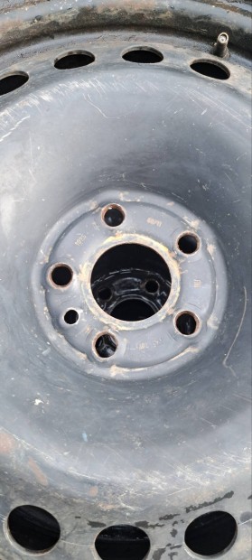 Acl felnire szerelt tli gumik