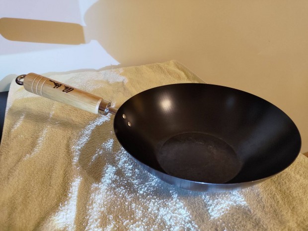 Acl wok, fa nyllel, 27 cm