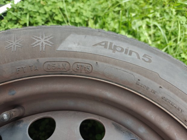Acélfelni 15" Michelin téligumival és dísztárcsával