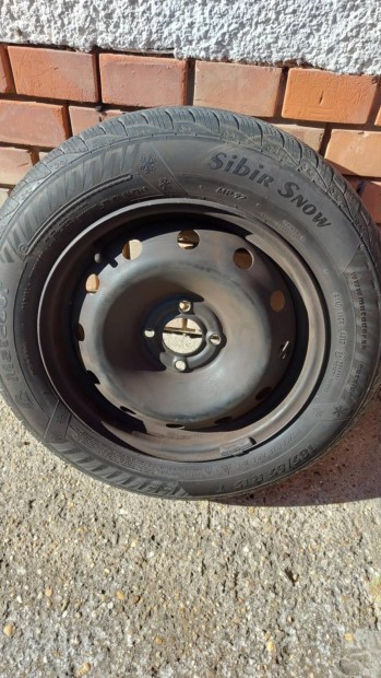 Acélfelni 15'-ös téli gumival