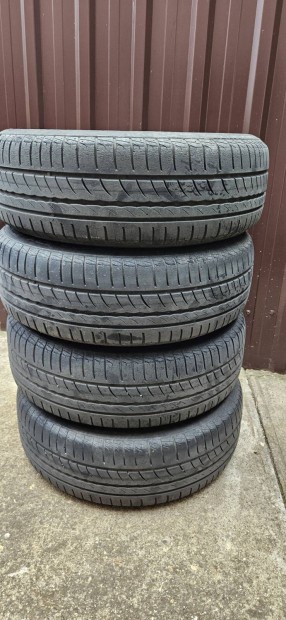 Aclfelni Pirelli gumival egytt elad