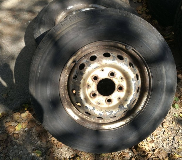 Aclfelni, gumi ngy vszakos 225/70 R15C VW LT-n volt