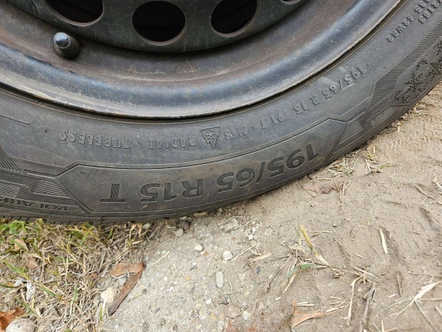 Acélfelni és Barum Polaris 195/65 R15 téligumi szett