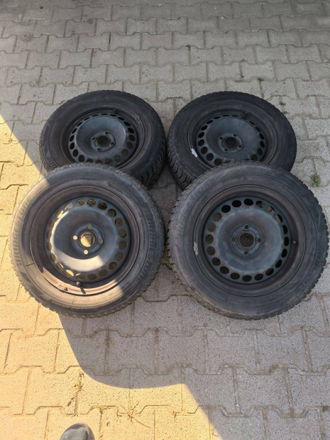 Acélfelni téligumival 15 coll 4x100