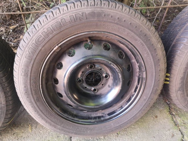 Ac�lfelnik elad�k !