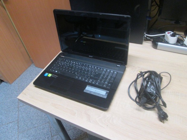 Acer 17"-os laptop, i3 4.-ik gen., 4 GB., Geforce 820M hibásan